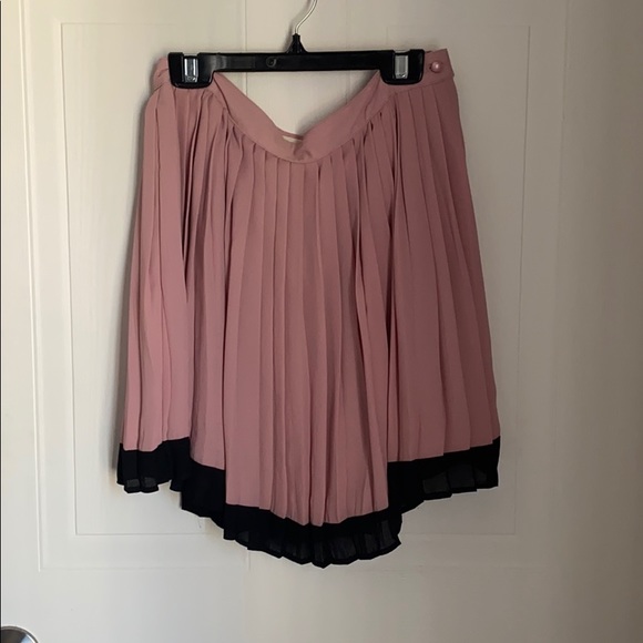 Pink and black pleated skirt - Picture 1 of 1